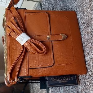 HGold Trimmed Zip One Strap Handbag